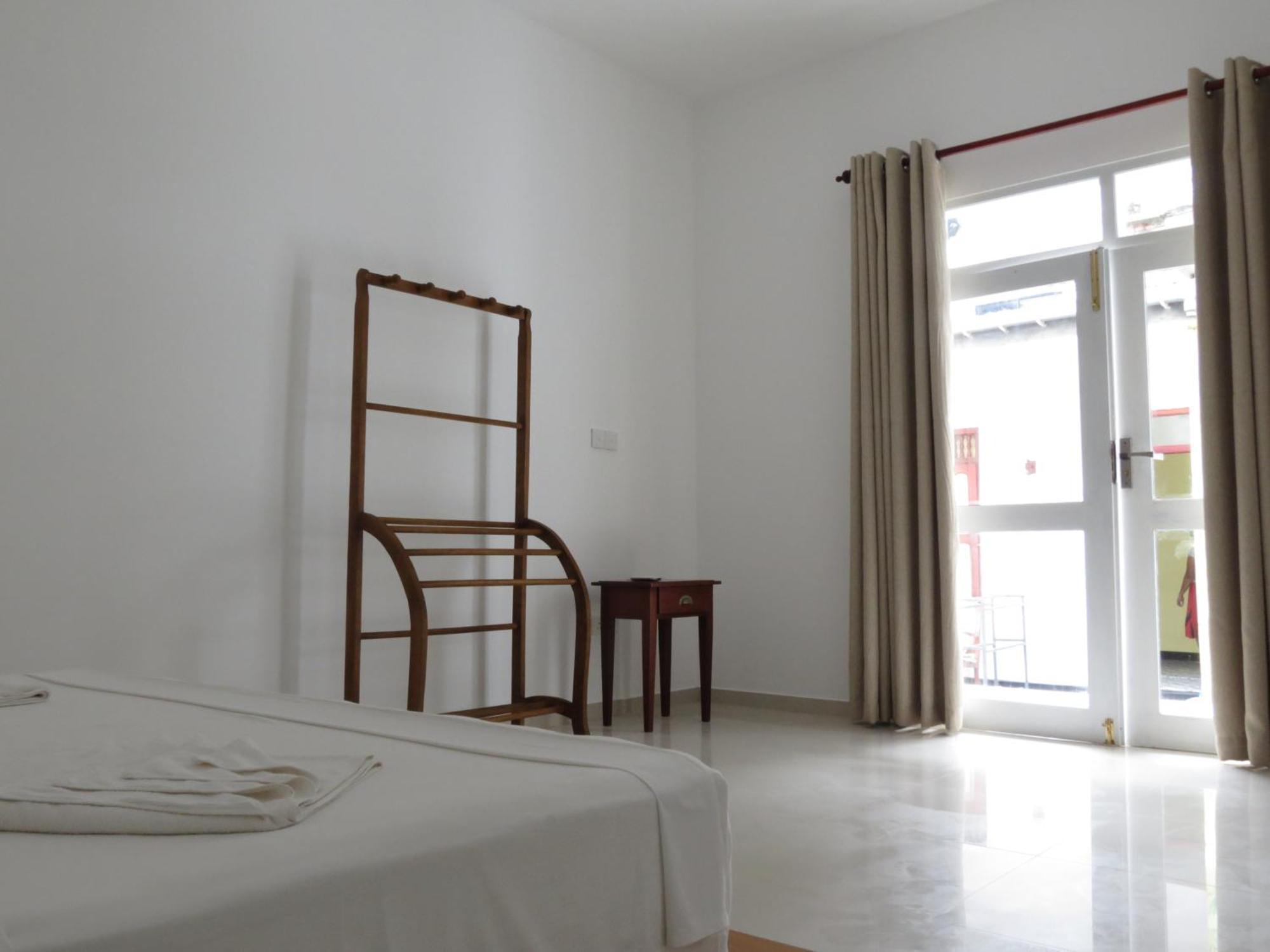 Mountain Wave Hotel And Surfshop Hikkaduwa Rom bilde